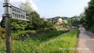 大洞川沿いの道